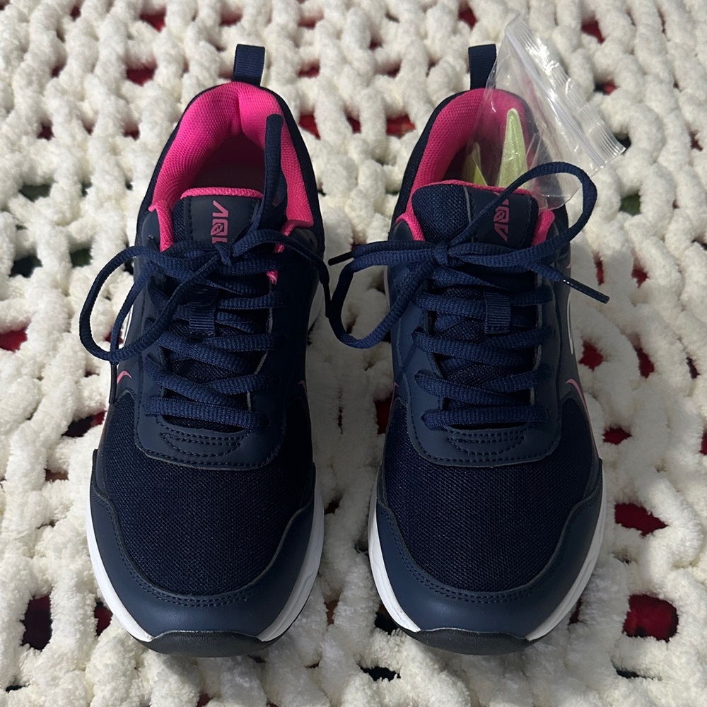 AOV Green Leaf Navy Blue Arch Support Sneakers